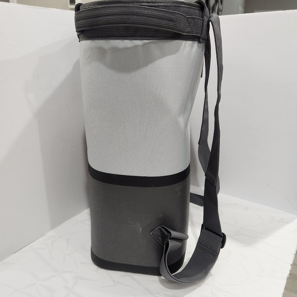 Igloo Reactor Portable 46 Can Soft Insulated Cinch Cooler Backpack Gray Tailgate - Picture 6 of 13